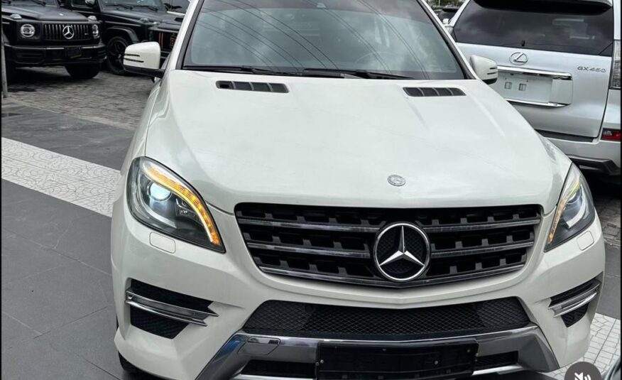 Mercedes-Benz ML400 Diamond White Metallic